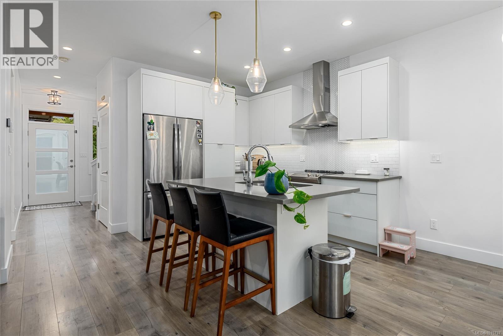 12 2607 Kendal Ave, Cumberland