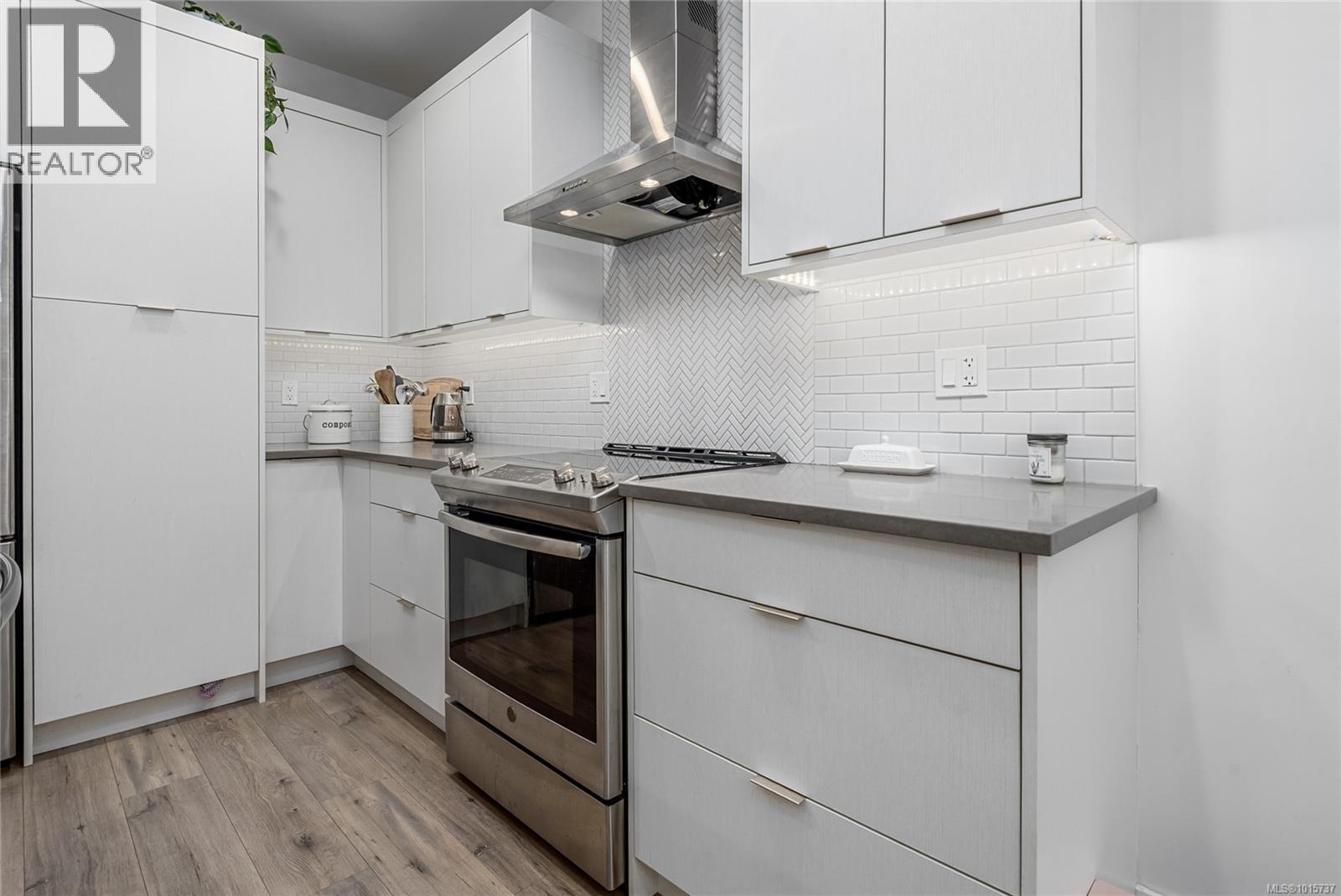 12 2607 Kendal Ave, Cumberland