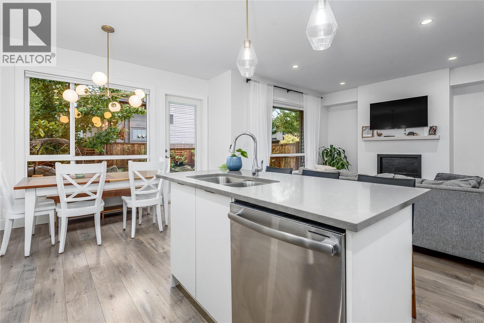 12 2607 Kendal Ave, Cumberland