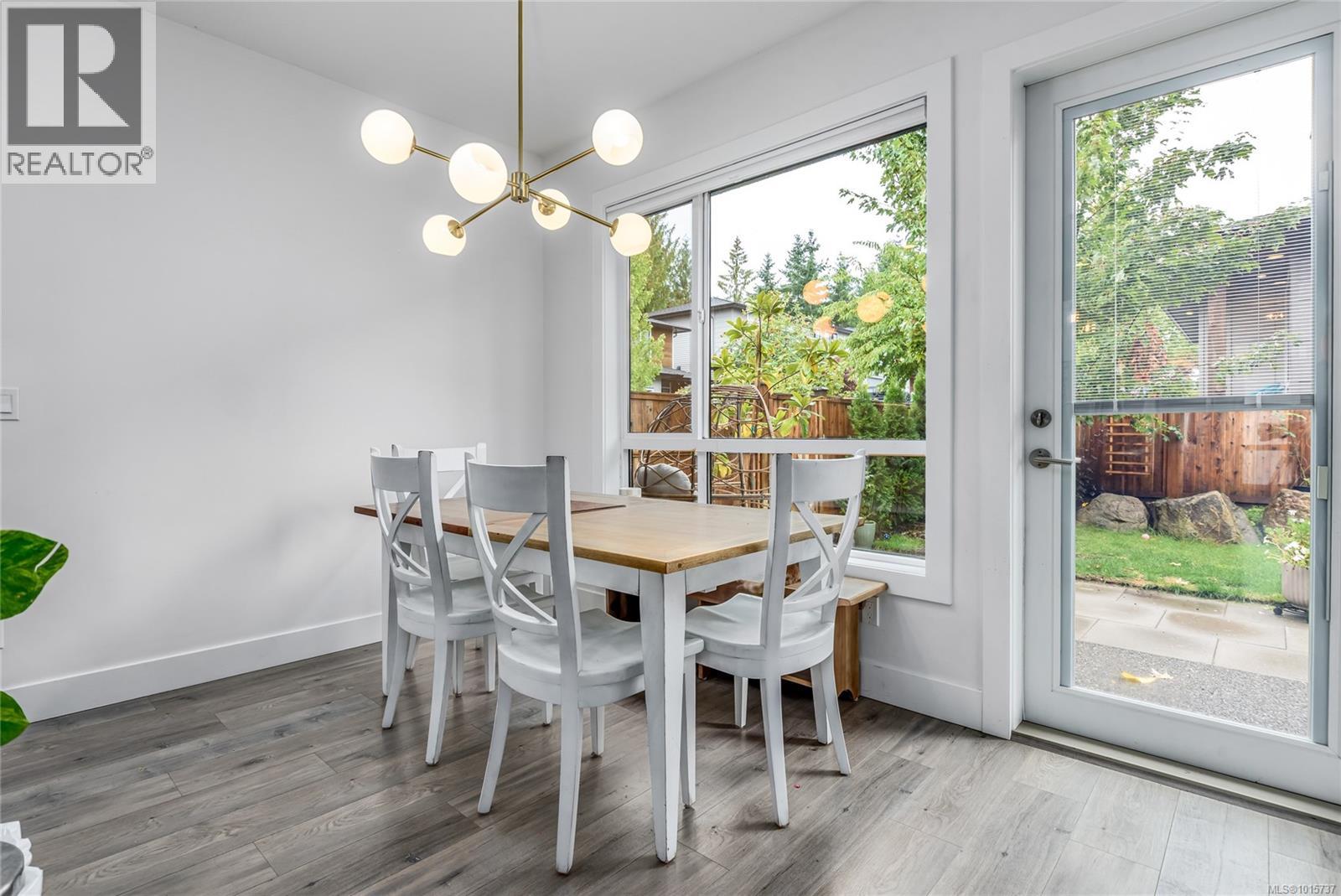 12 2607 Kendal Ave, Cumberland