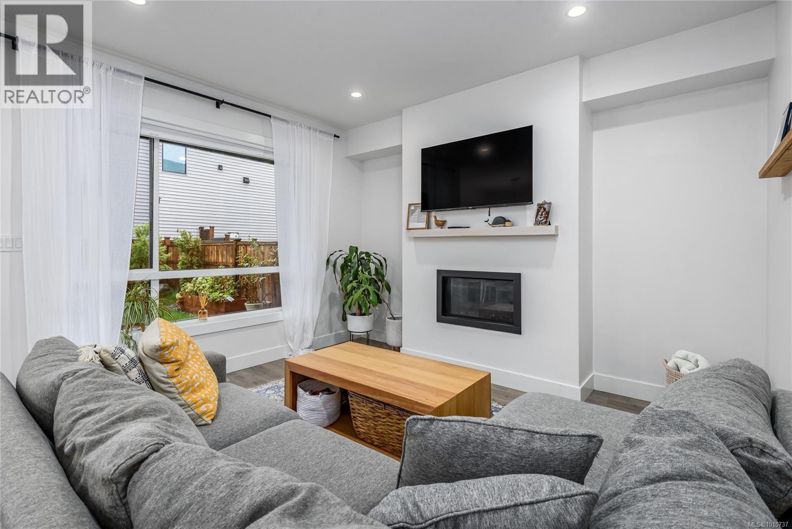 12 2607 Kendal Ave, Cumberland