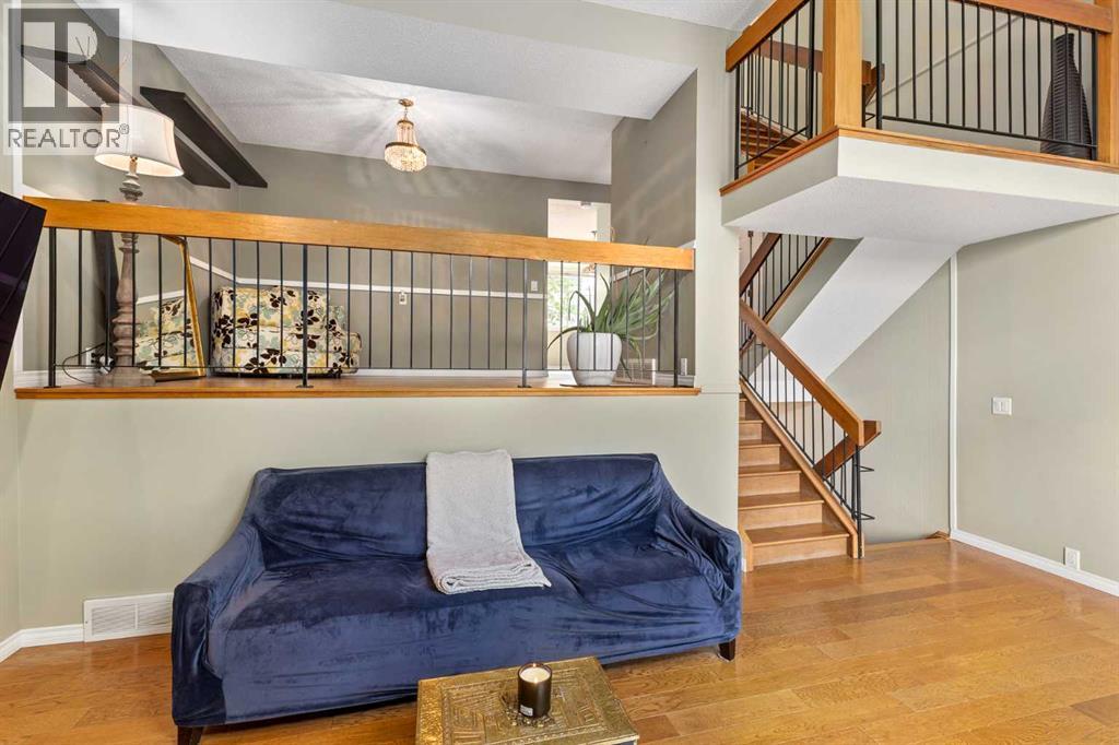 Single Family House 4 Level for Sale in  Glamis Terrace SW Glamorgan Calgary 