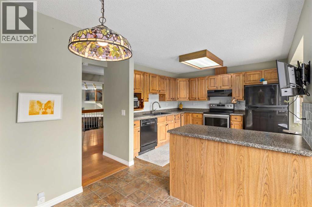 Single Family House 4 Level for Sale in  Glamis Terrace SW Glamorgan Calgary 