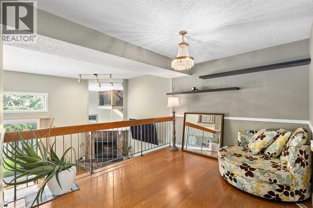 Single Family House 4 Level for Sale in  Glamis Terrace SW Glamorgan Calgary 