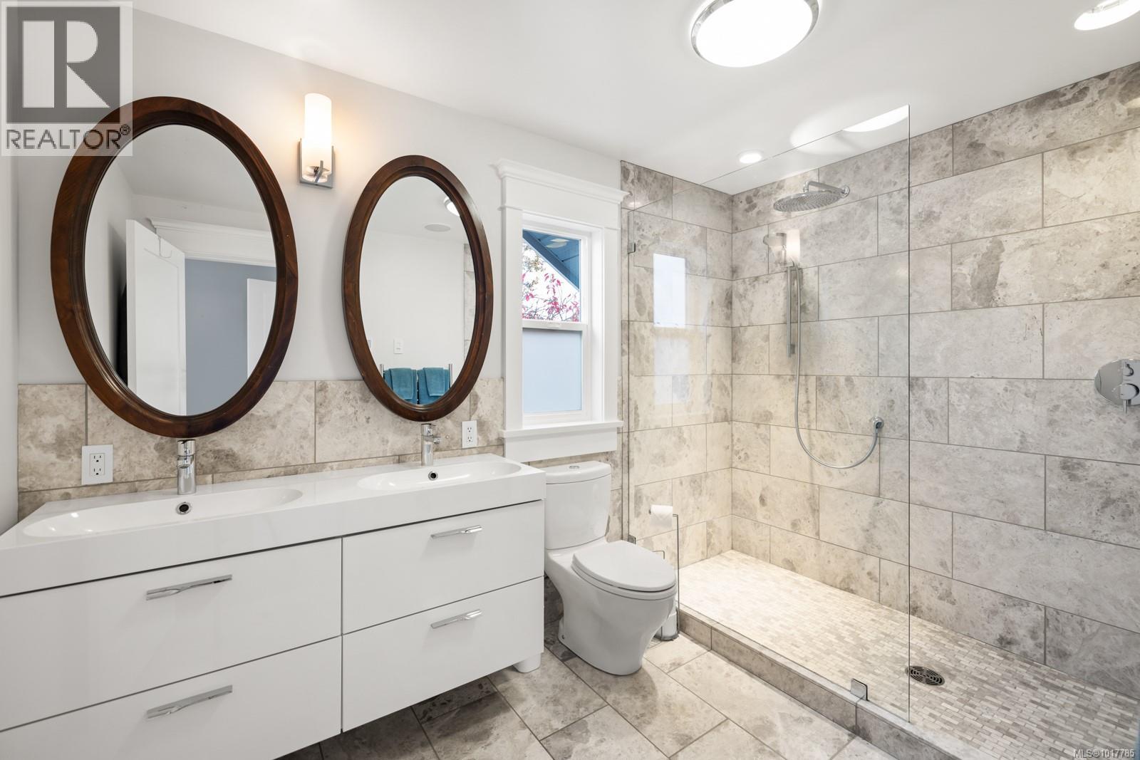  404 Constance Avenue, Esquimalt