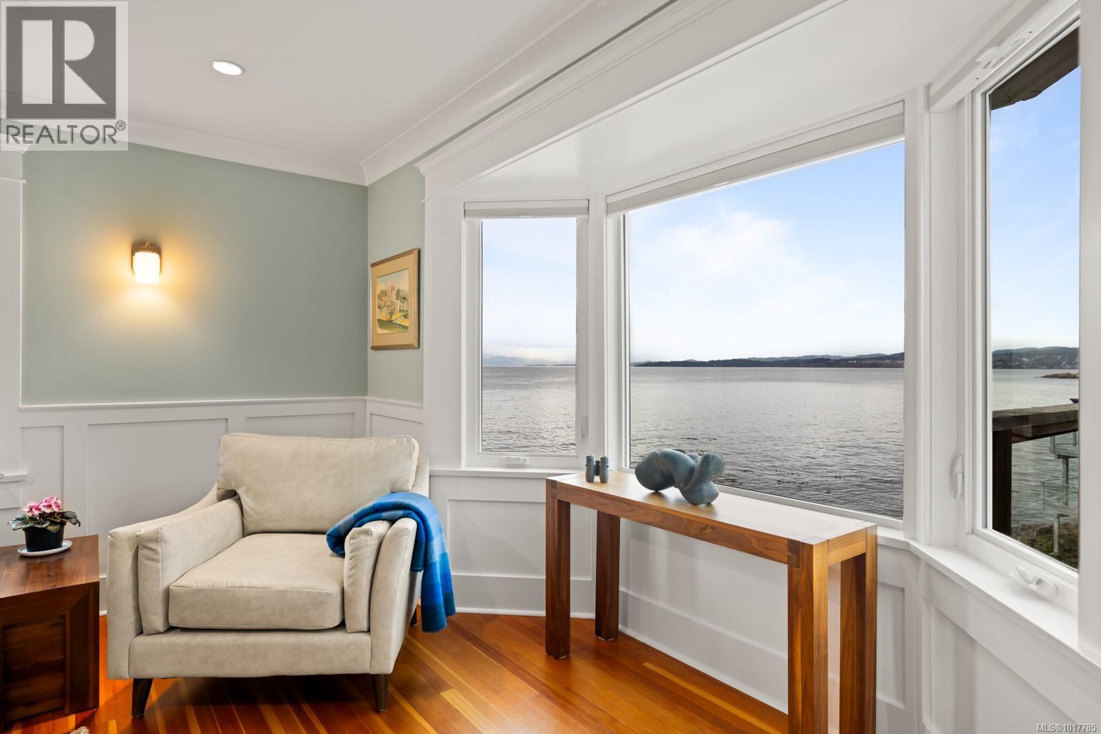  404 Constance Avenue, Esquimalt