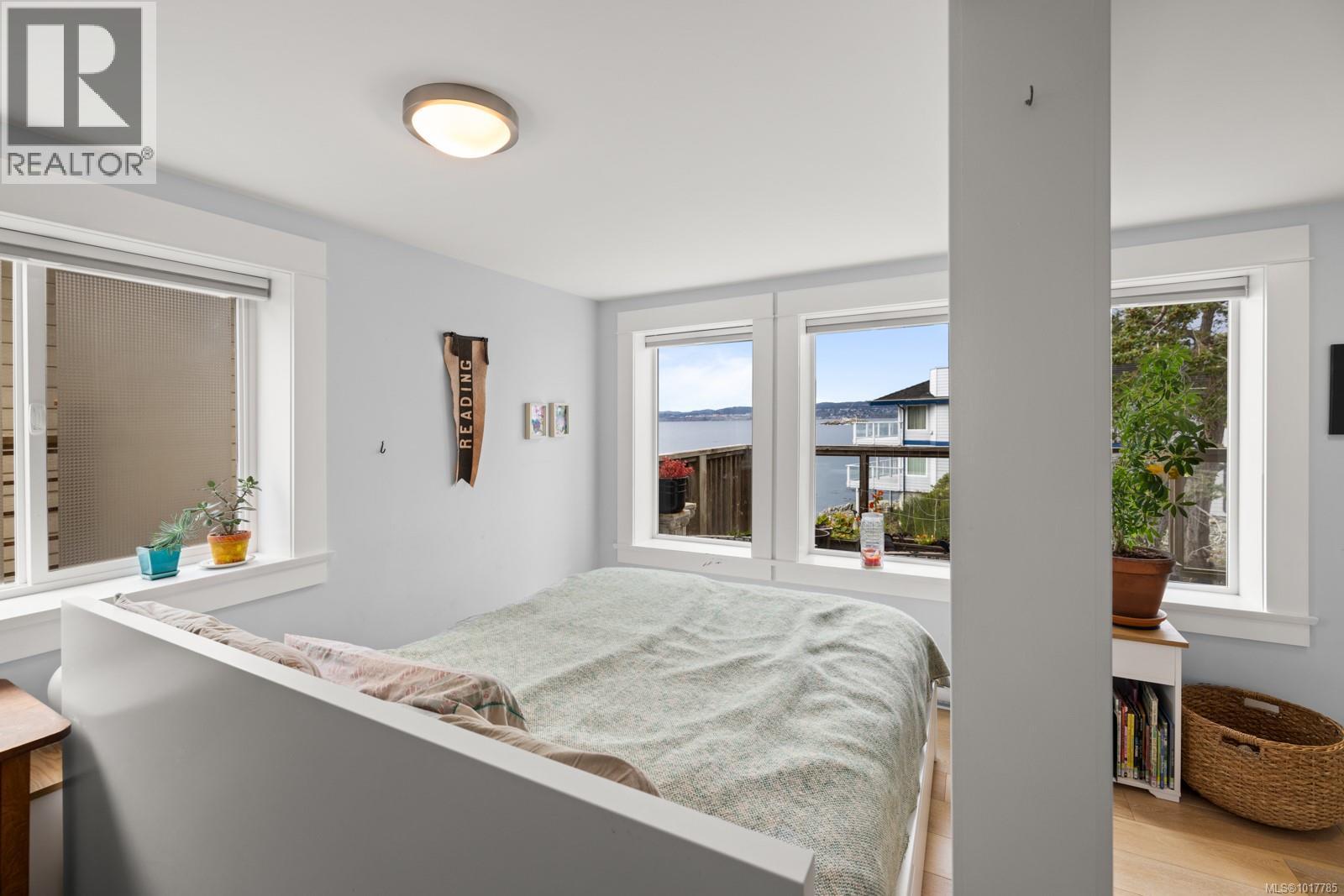  404 Constance Avenue, Esquimalt