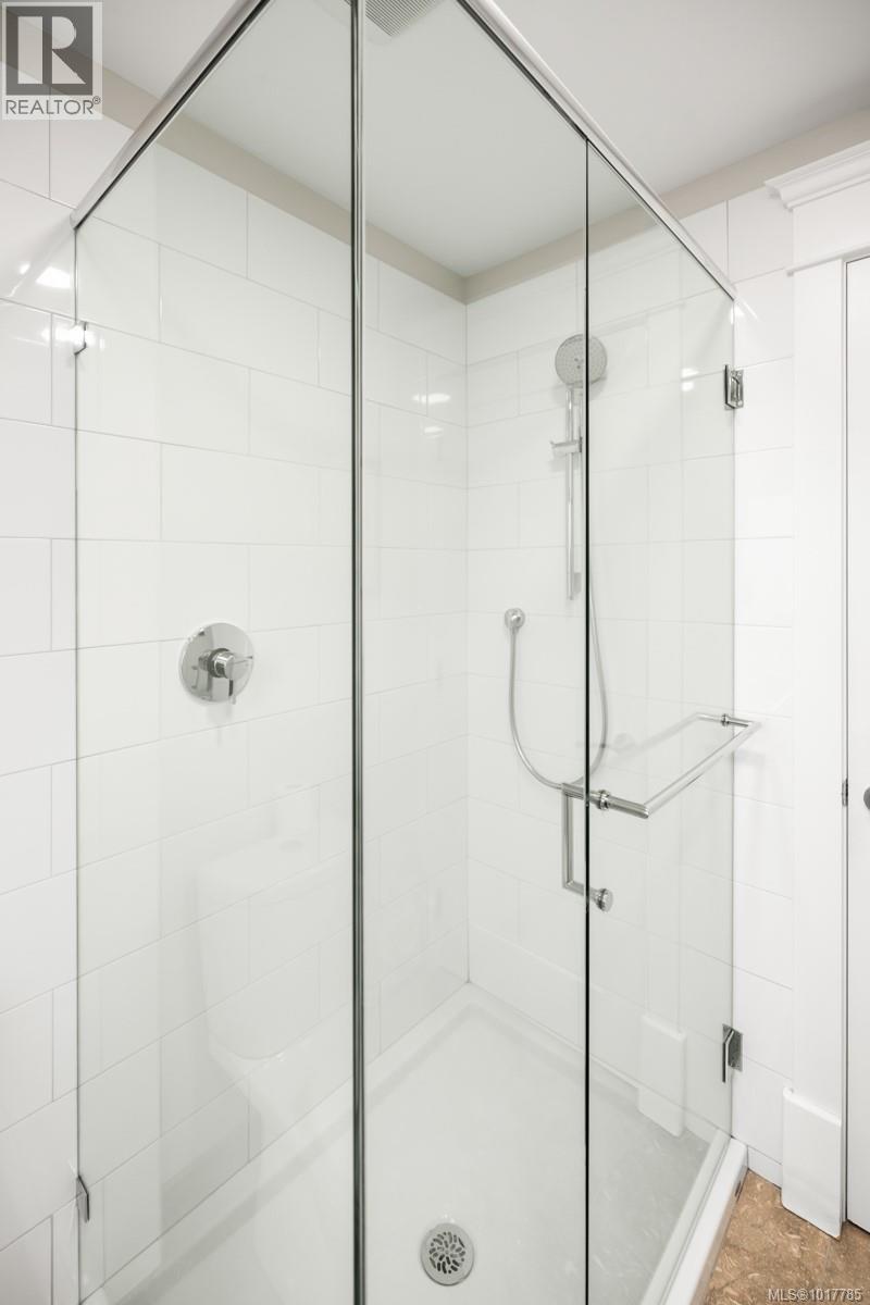  404 Constance Avenue, Esquimalt