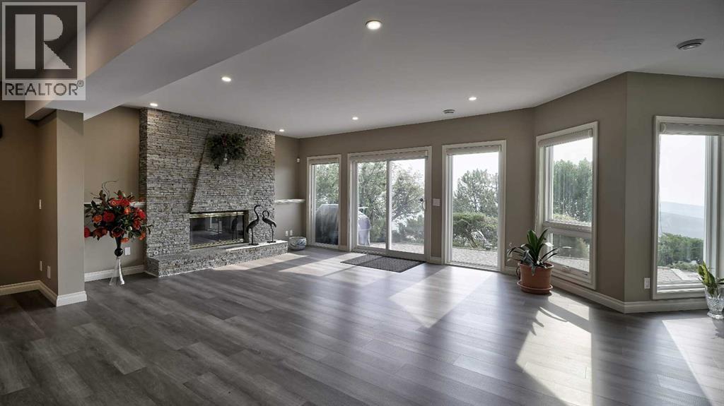 Single Family House for Sale in  Edelweiss Point NW Edgemont Calgary 