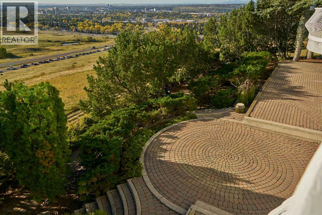 Single Family House for Sale in  Edelweiss Point NW Edgemont Calgary 