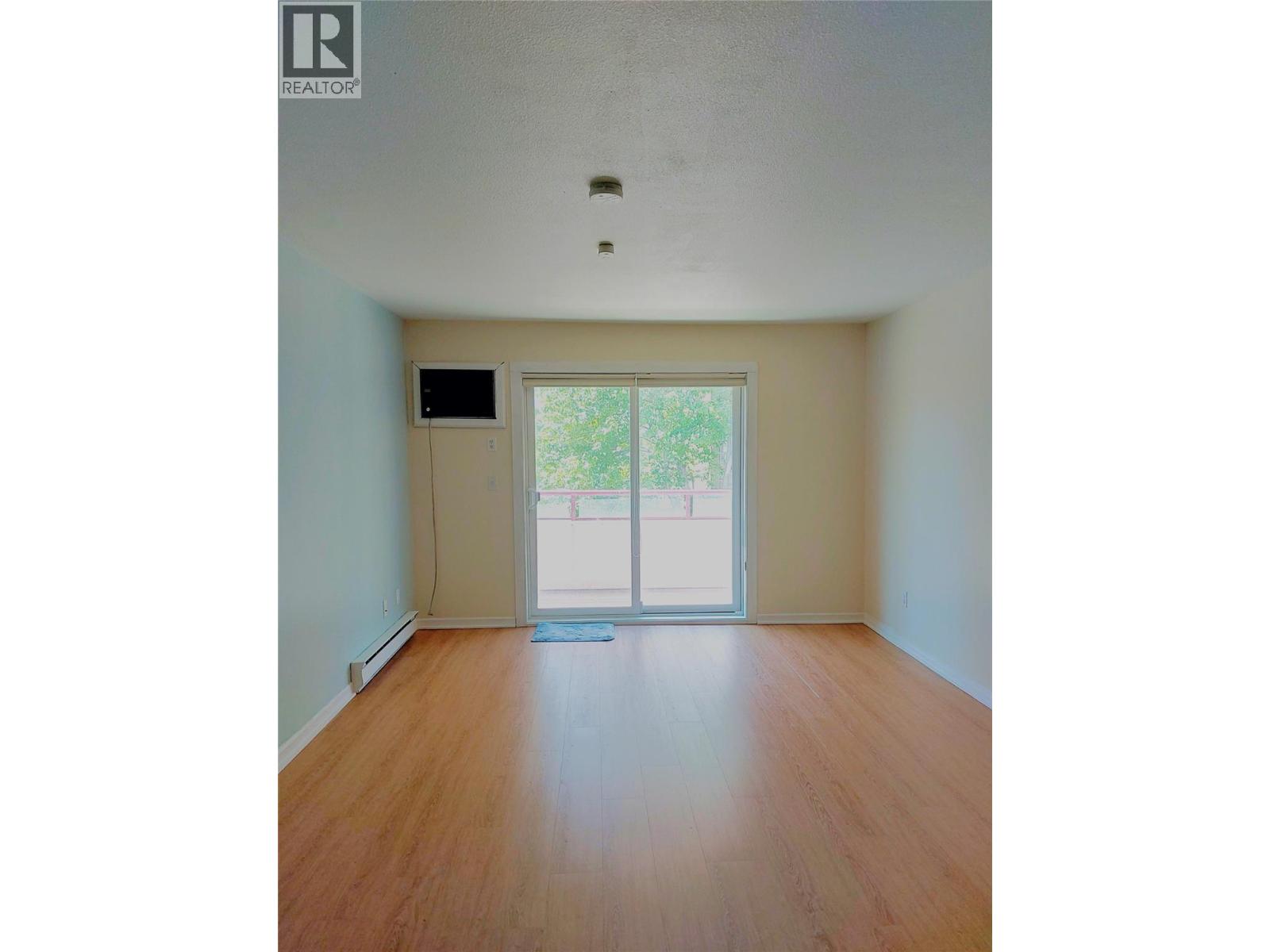 203 993 KLO Road, Kelowna