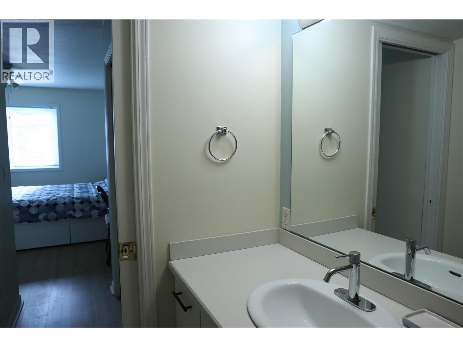 203 993 KLO Road, Kelowna