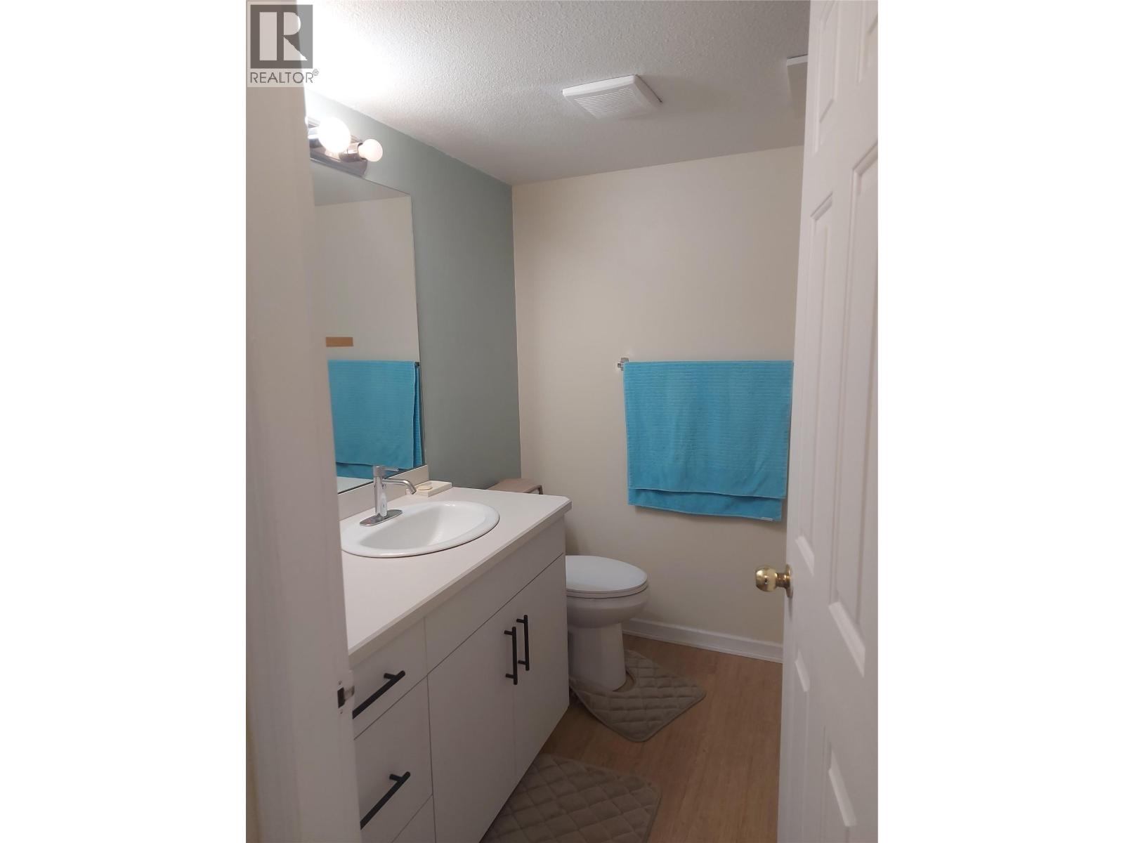 203 993 KLO Road, Kelowna