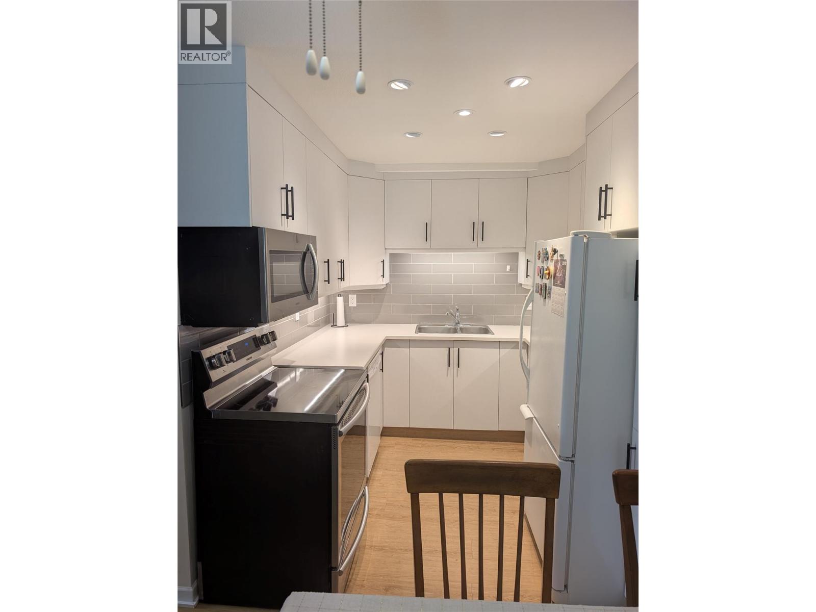 203 993 KLO Road, Kelowna