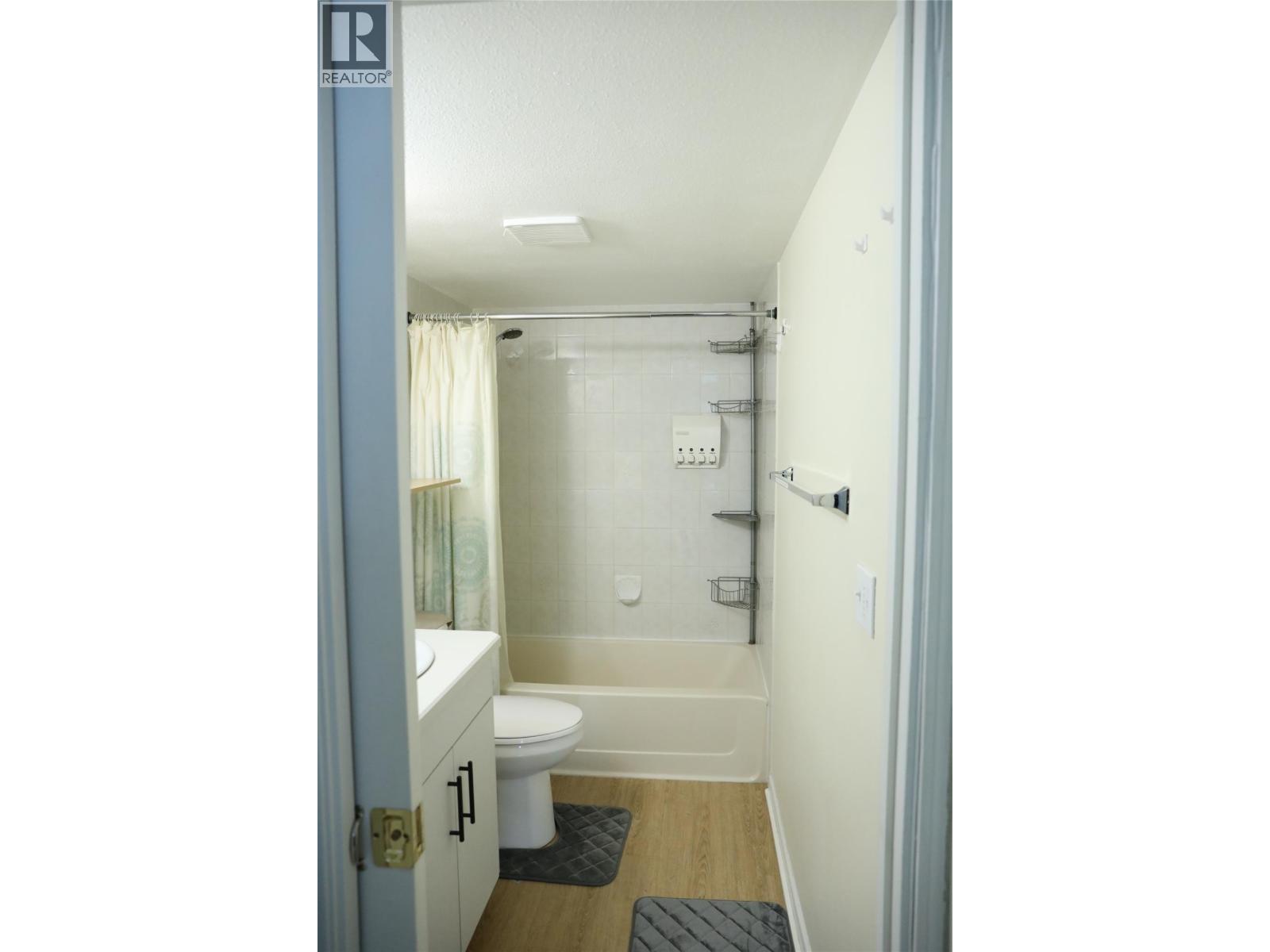 203 993 KLO Road, Kelowna