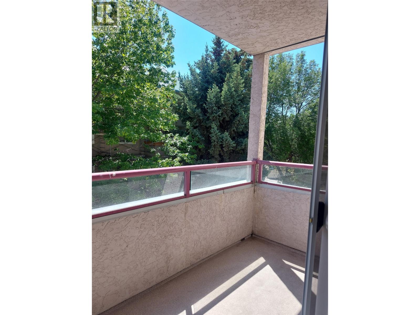 203 993 KLO Road, Kelowna