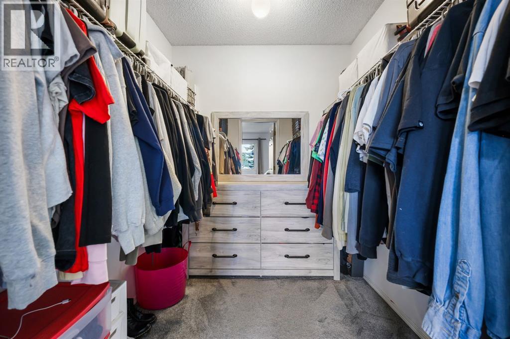 Single Family House for Sale in  Douglas Ridge Way SE Douglasdale/Glen Calgary 