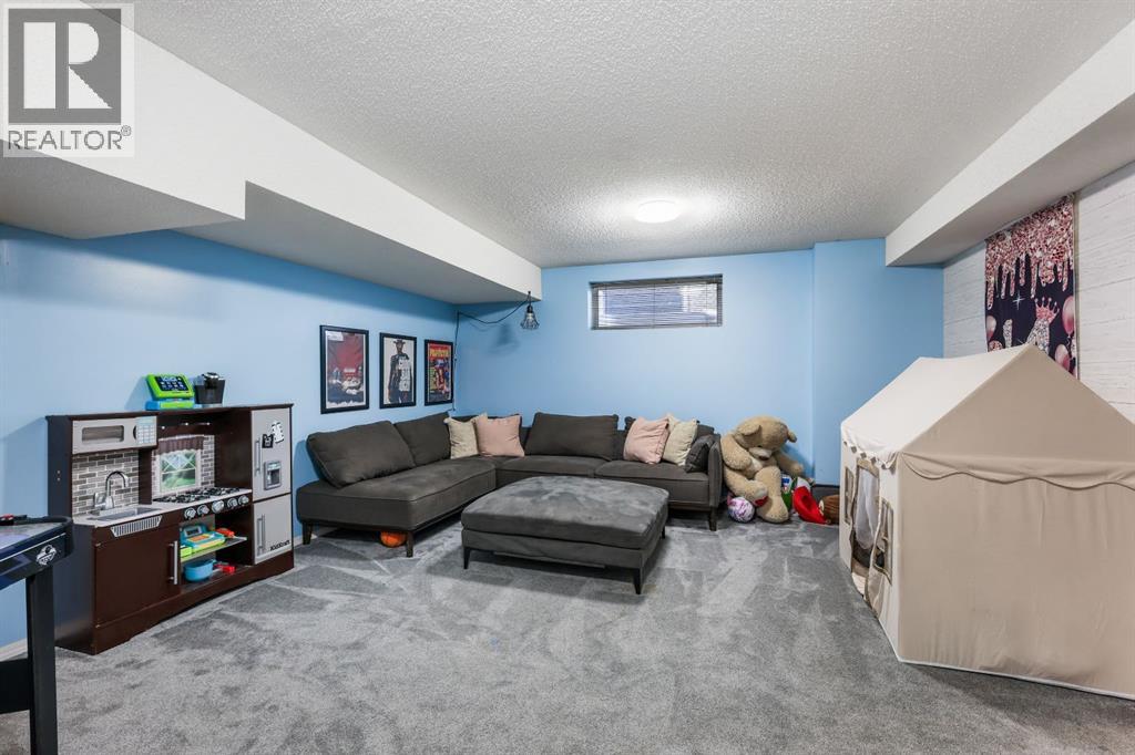 Single Family House for Sale in  Douglas Ridge Way SE Douglasdale/Glen Calgary 