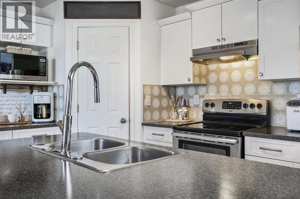 Single Family House for Sale in  Douglas Ridge Way SE Douglasdale/Glen Calgary 