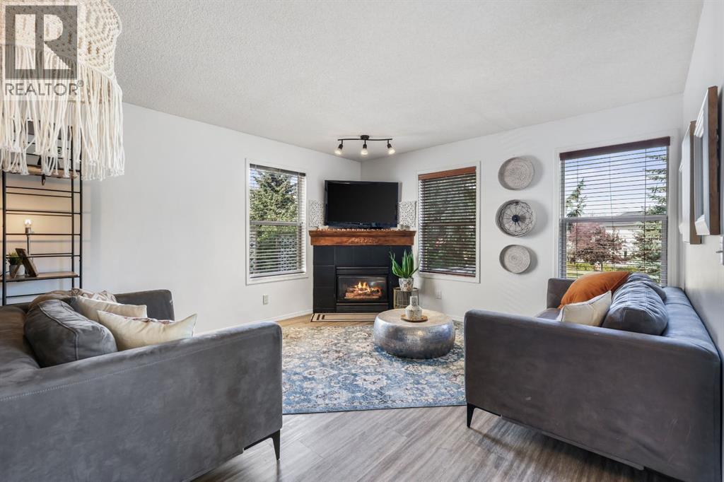 Single Family House for Sale in  Douglas Ridge Way SE Douglasdale/Glen Calgary 