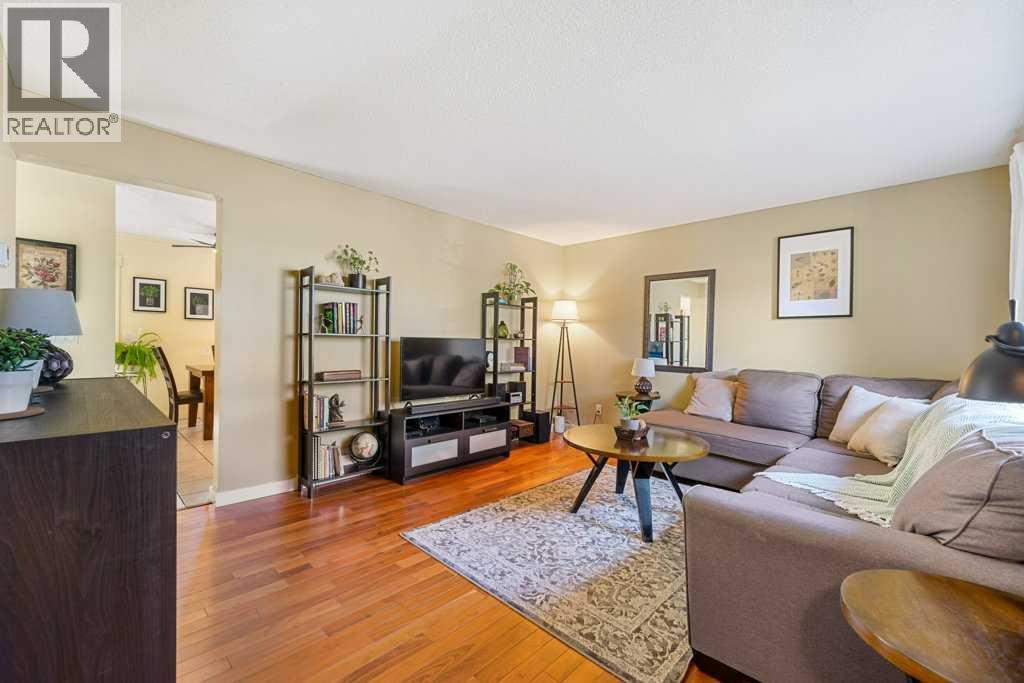 Single Family House for Sale in  Shawmeadows Close SW Shawnessy Calgary 