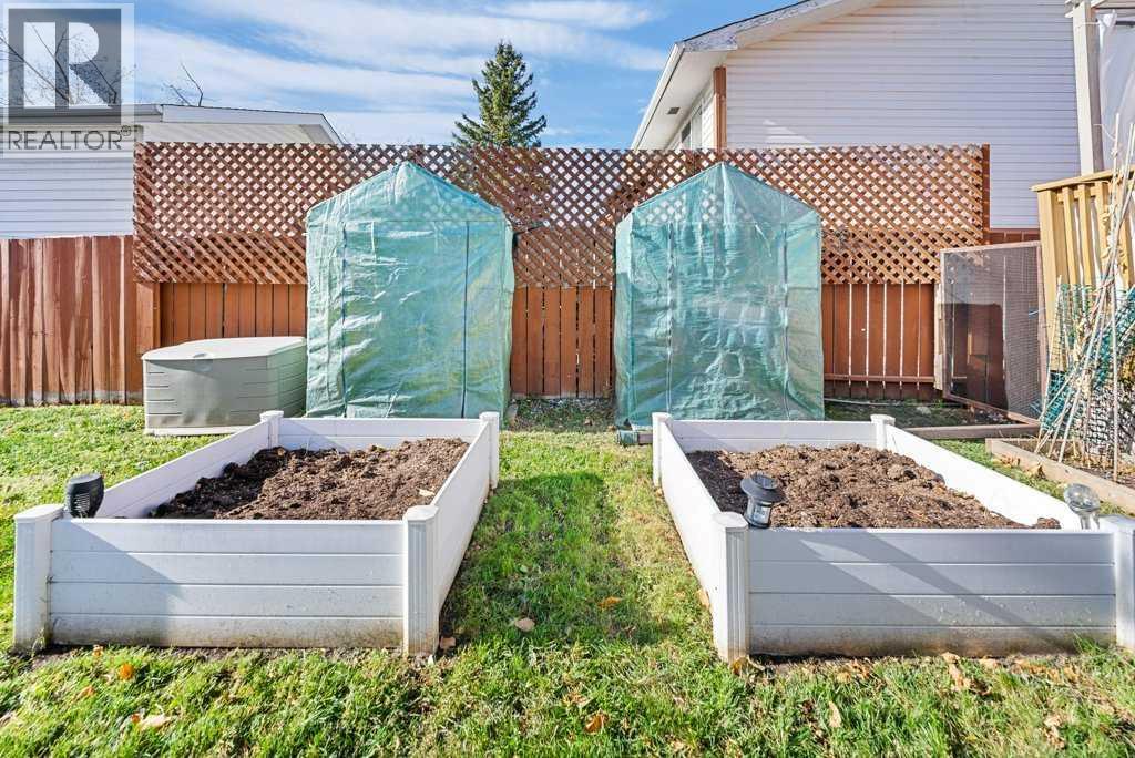 Single Family House for Sale in  Shawmeadows Close SW Shawnessy Calgary 