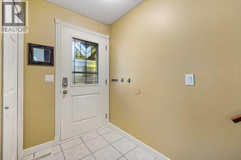 Single Family House for Sale in  Shawmeadows Close SW Shawnessy Calgary 