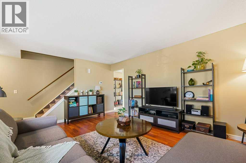 Single Family House for Sale in  Shawmeadows Close SW Shawnessy Calgary 