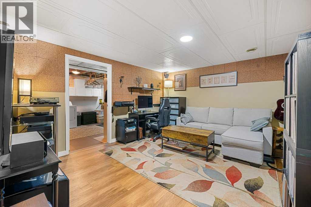 Single Family House for Sale in  Shawmeadows Close SW Shawnessy Calgary 