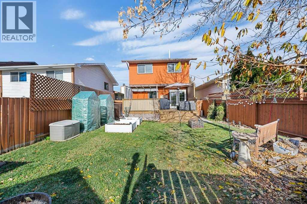 Single Family House for Sale in  Shawmeadows Close SW Shawnessy Calgary 