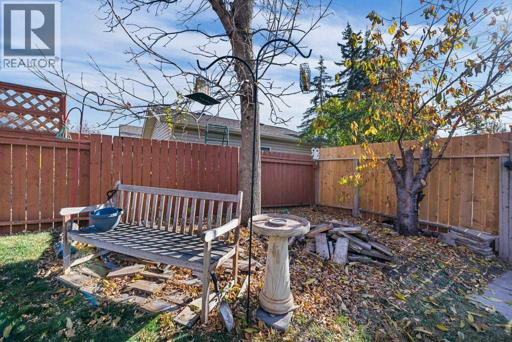 Single Family House for Sale in  Shawmeadows Close SW Shawnessy Calgary 