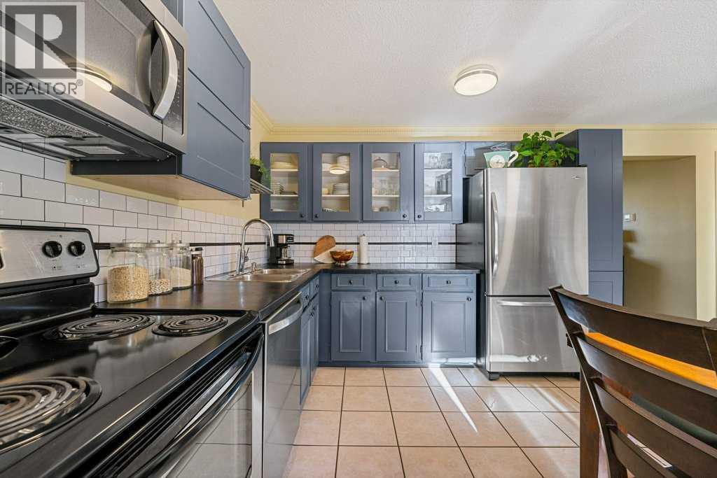 Single Family House for Sale in  Shawmeadows Close SW Shawnessy Calgary 