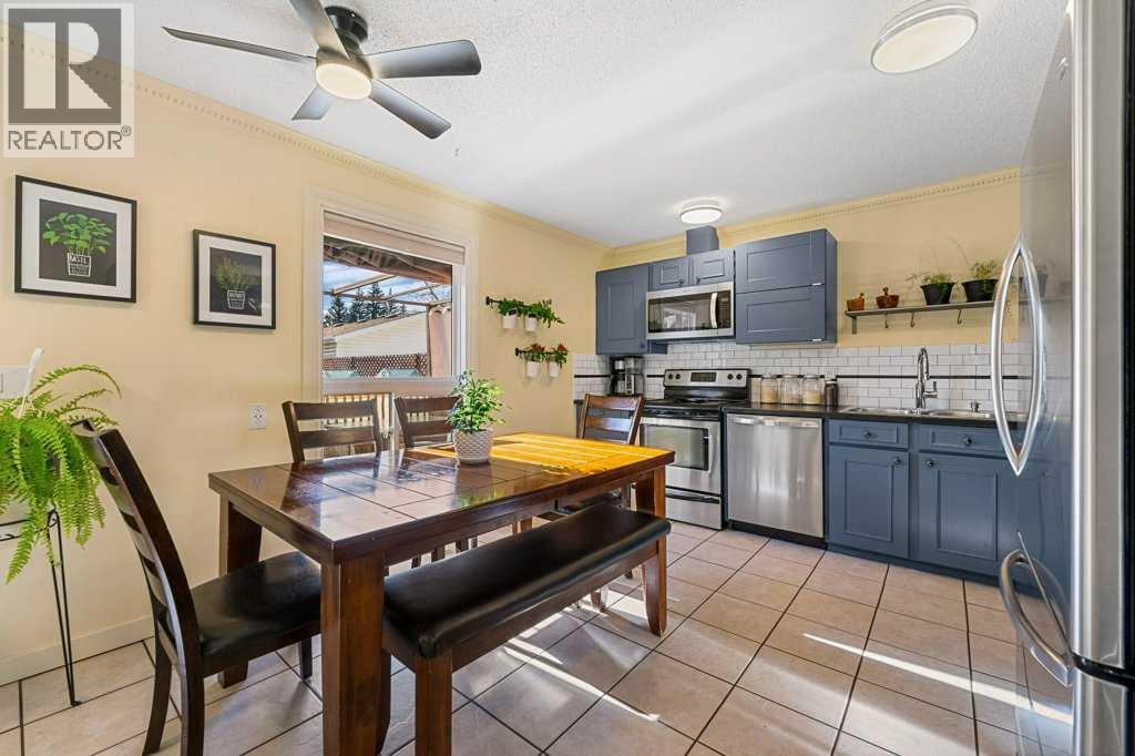 Single Family House for Sale in  Shawmeadows Close SW Shawnessy Calgary 