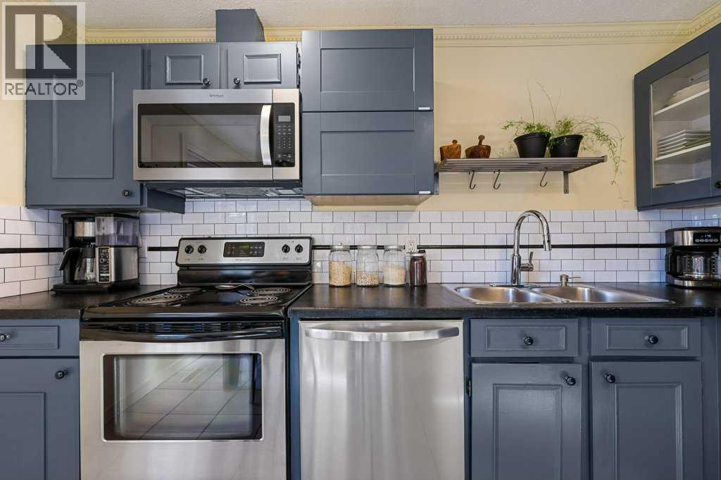 Single Family House for Sale in  Shawmeadows Close SW Shawnessy Calgary 