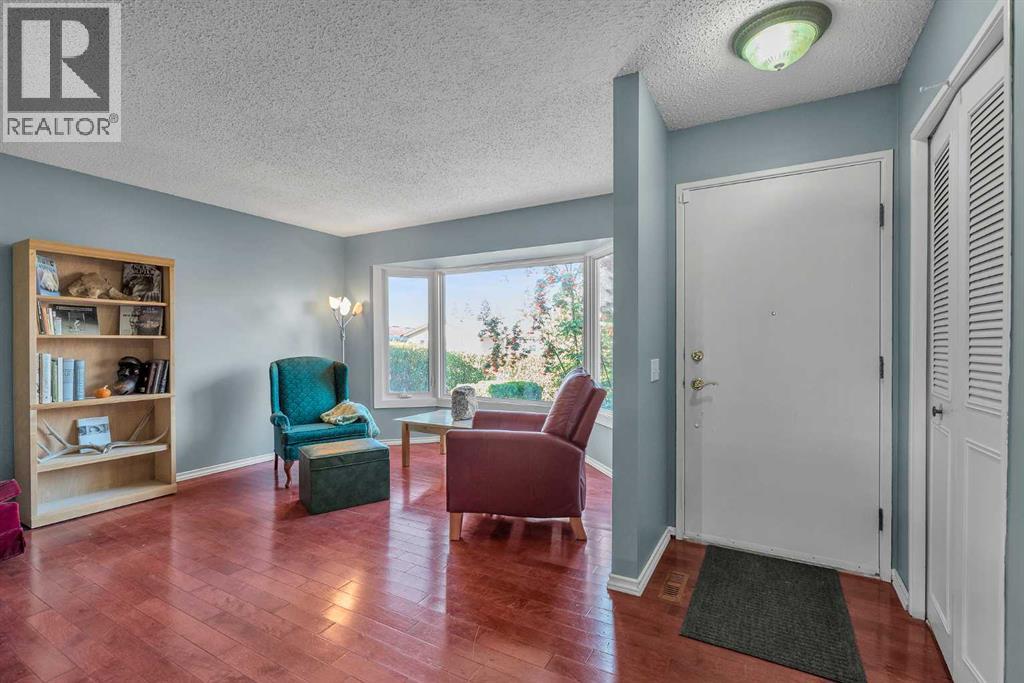 Single Family House Bungalow for Sale in  Dovercrest Place SE Dover Calgary 