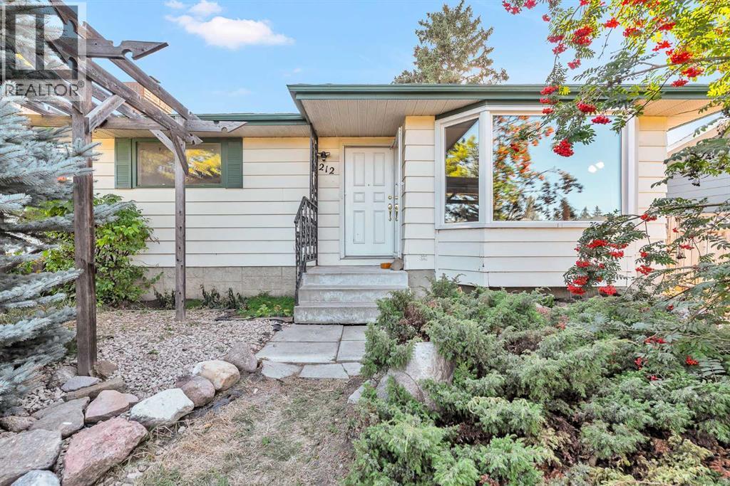 Single Family House Bungalow for Sale in  Dovercrest Place SE Dover Calgary 