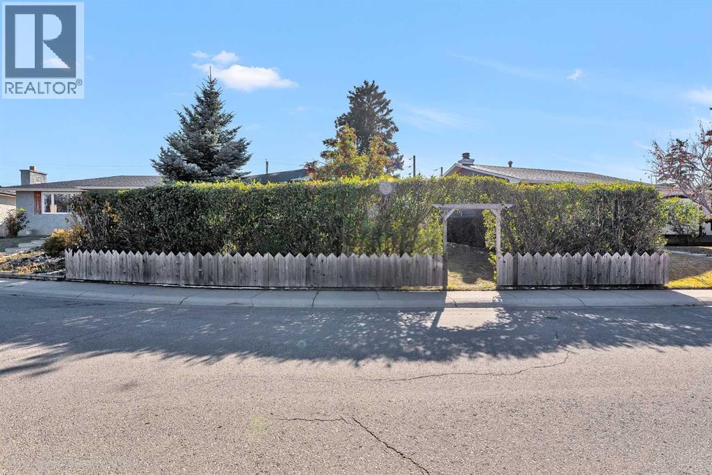 Single Family House Bungalow for Sale in  Dovercrest Place SE Dover Calgary 