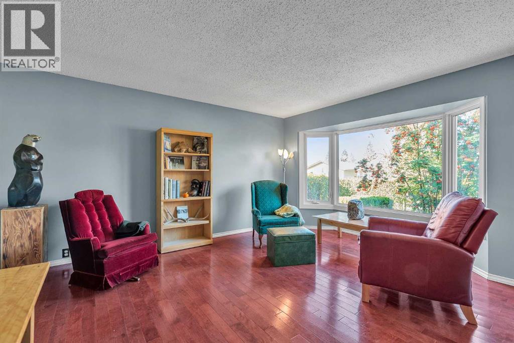 Single Family House Bungalow for Sale in  Dovercrest Place SE Dover Calgary 