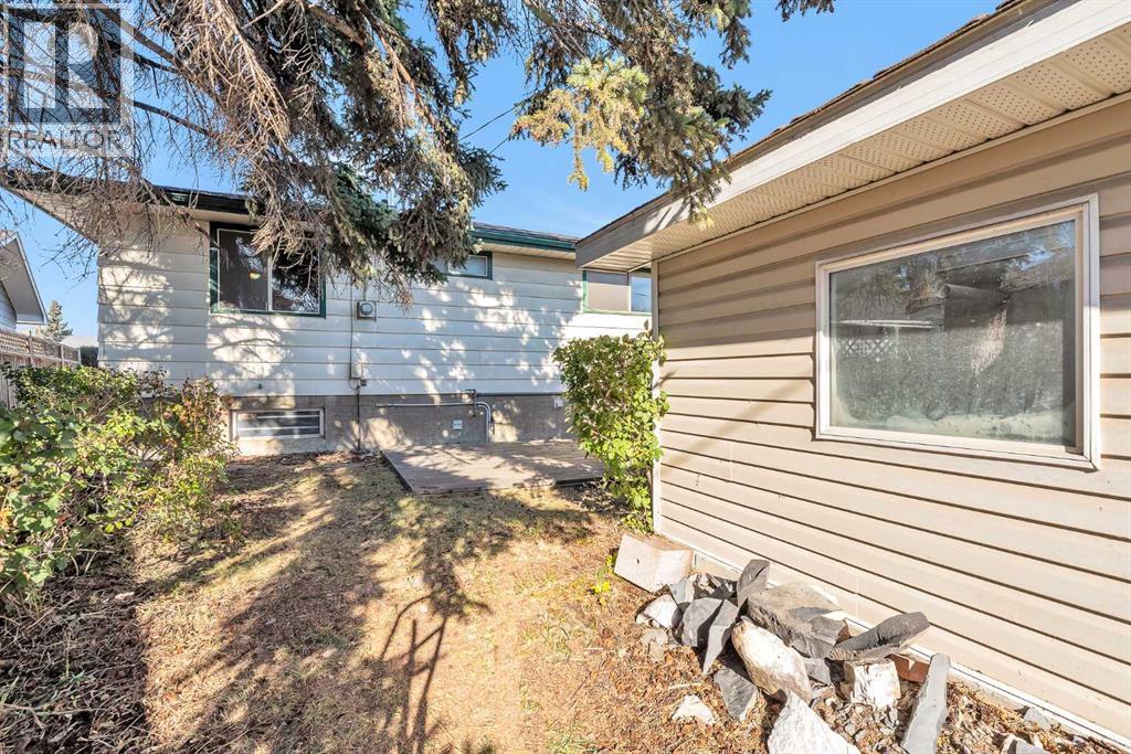 Single Family House Bungalow for Sale in  Dovercrest Place SE Dover Calgary 