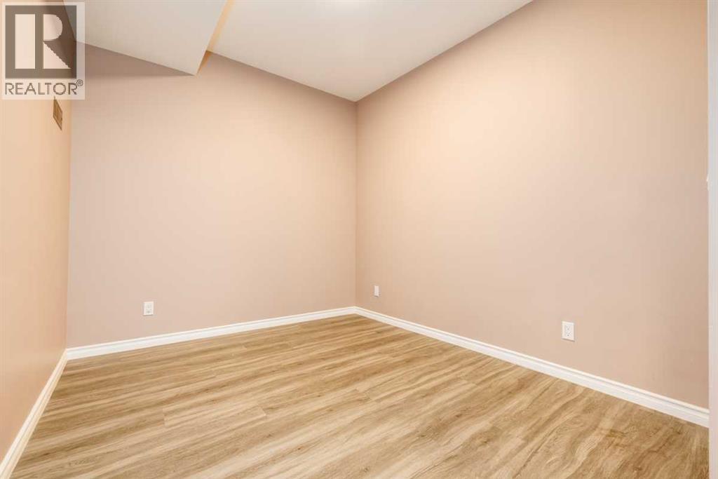 Single Family House for Sale in  Saddlecrest Place NE Saddle Ridge Calgary 