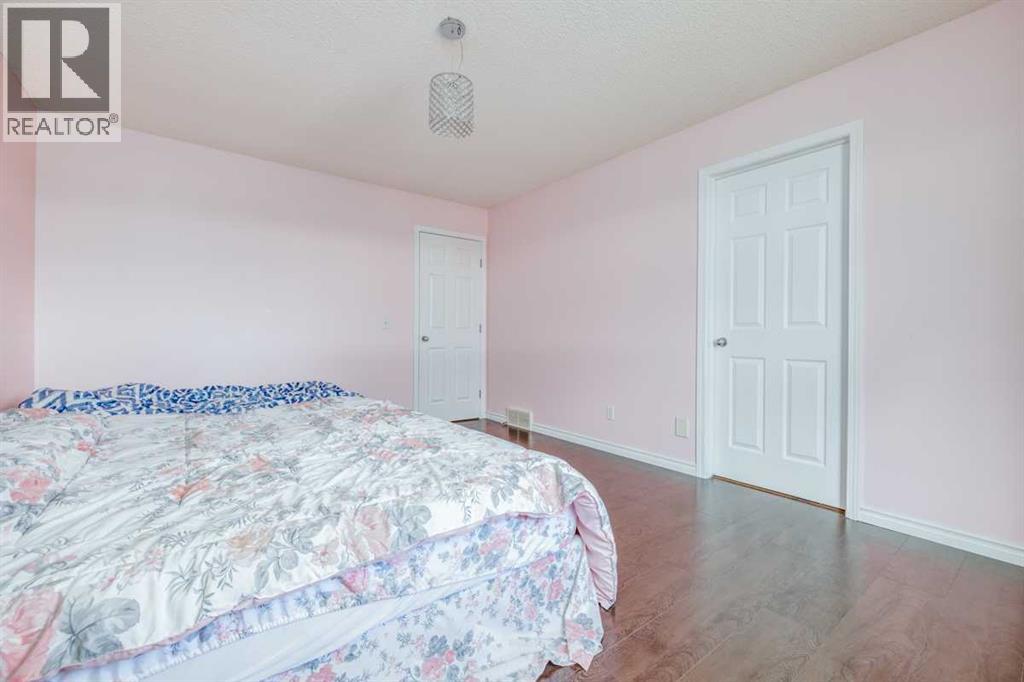 Single Family House for Sale in  Saddlecrest Place NE Saddle Ridge Calgary 