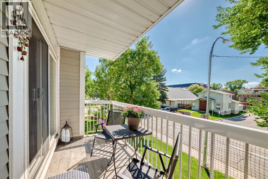 Single Family House for Sale in    Avenue SW Cliff Bungalow Calgary 