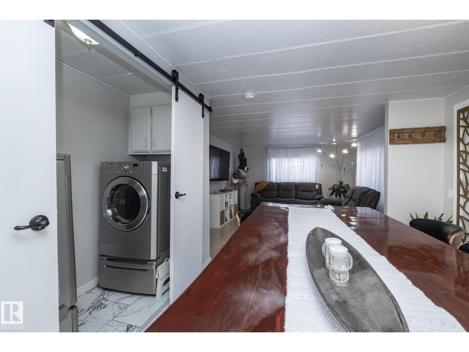 1011 West Mount CR NW, Edmonton