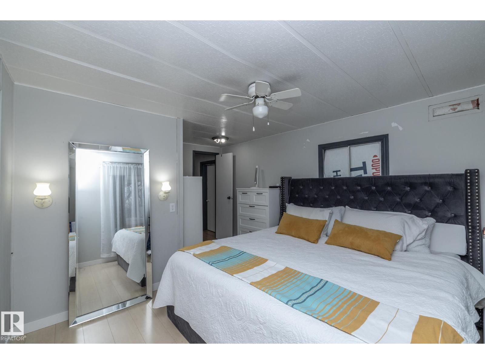 1011 West Mount CR NW, Edmonton