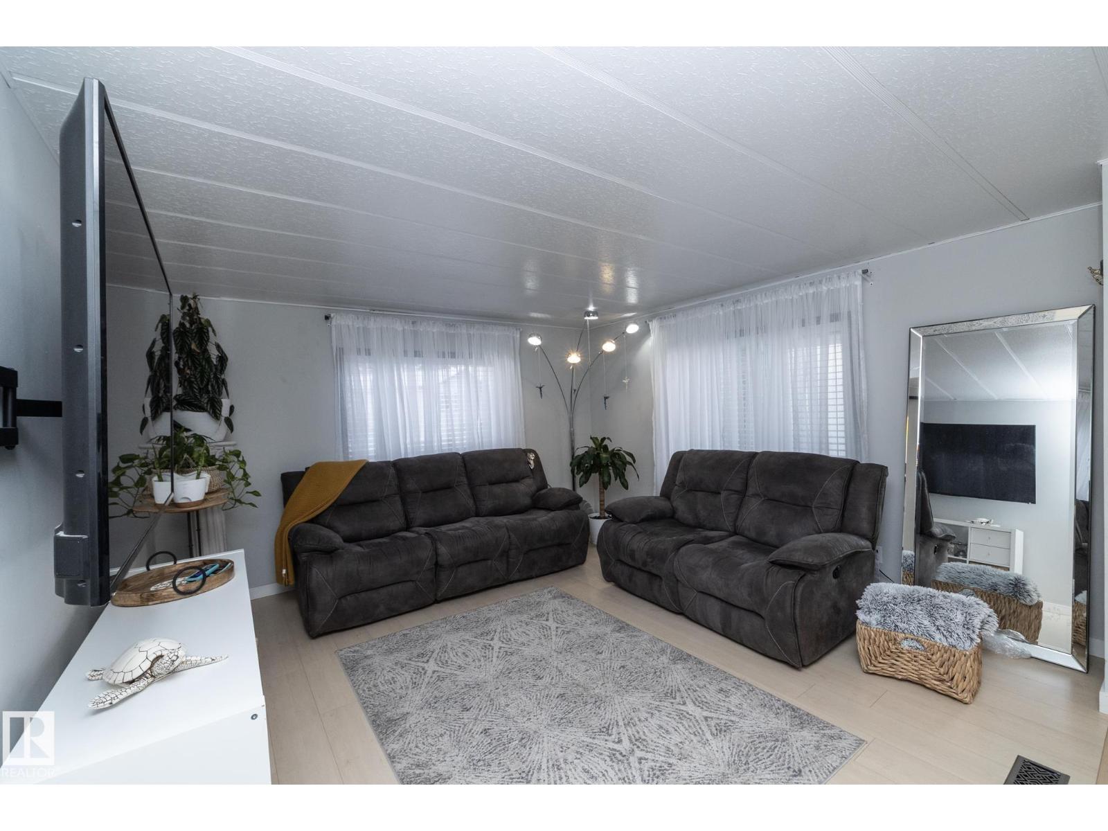 1011 West Mount CR NW, Edmonton