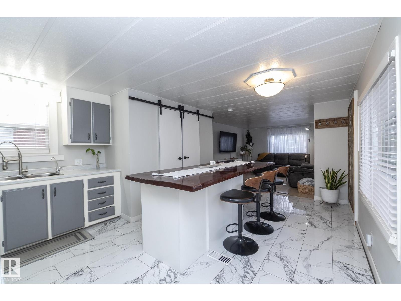 1011 West Mount CR NW, Edmonton