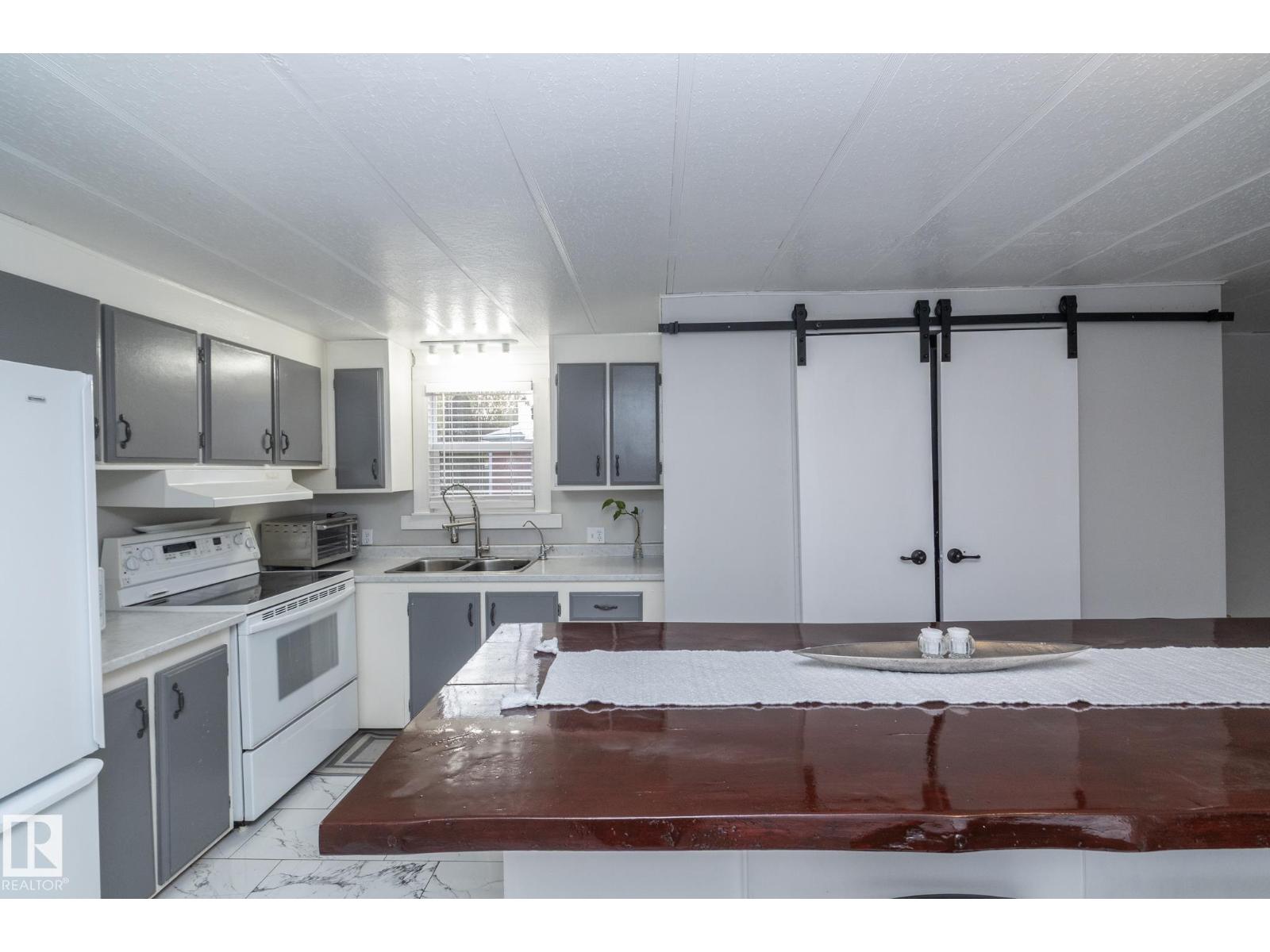 1011 West Mount CR NW, Edmonton