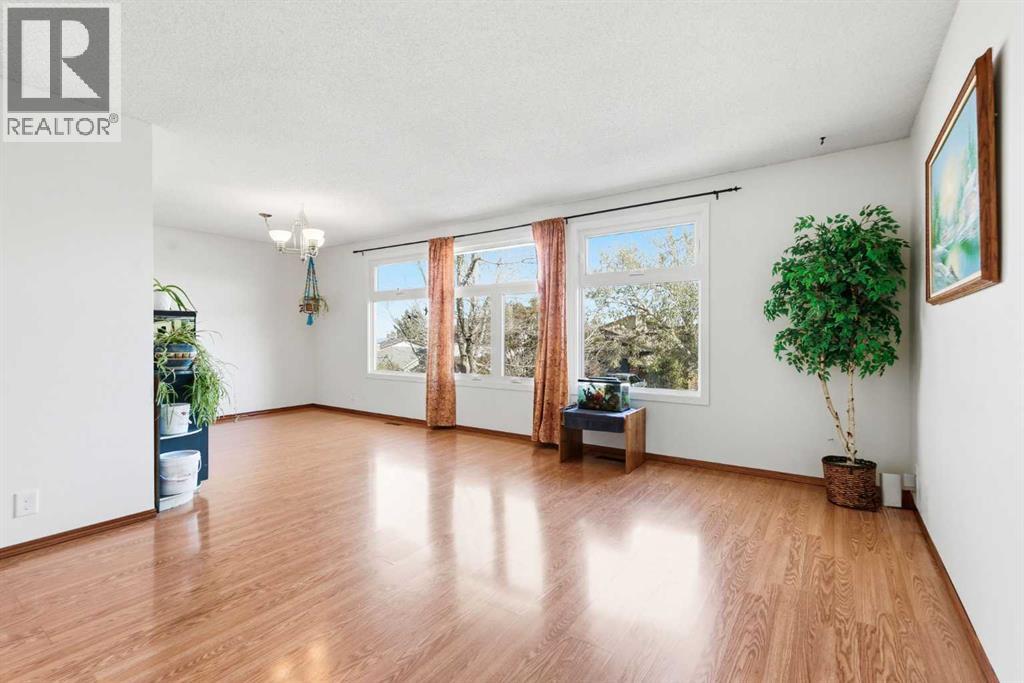 Single Family House Bi-level for Sale in  Macewan Glen Road NW MacEwan Glen Calgary 