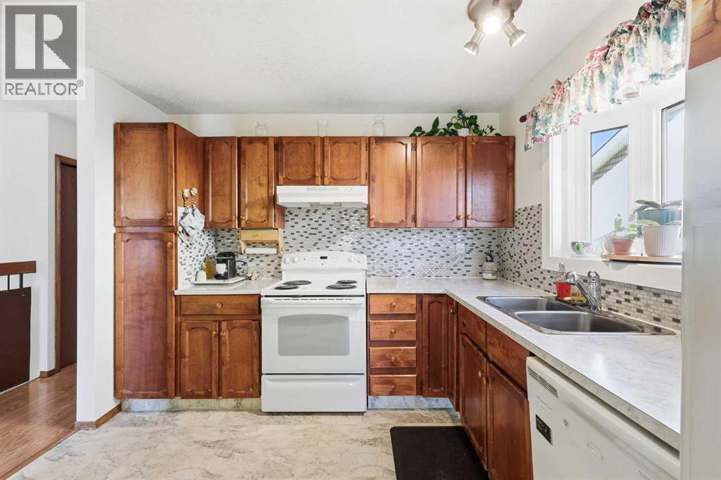 Single Family House Bi-level for Sale in  Macewan Glen Road NW MacEwan Glen Calgary 