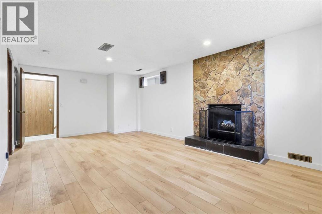 Single Family House Bi-level for Sale in  Macewan Glen Road NW MacEwan Glen Calgary 